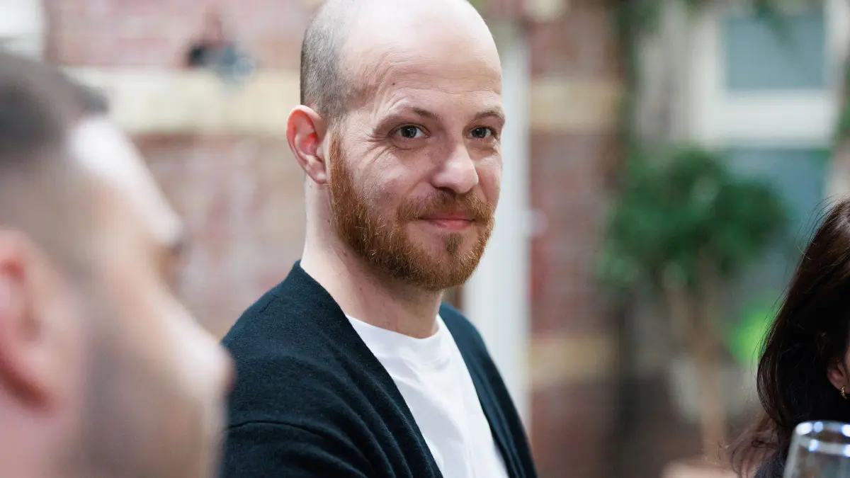 Tobias (Patrick Müller) ist dankbar, als die Beerdigung so verläuft, wie Vivien es gewollt hätte.