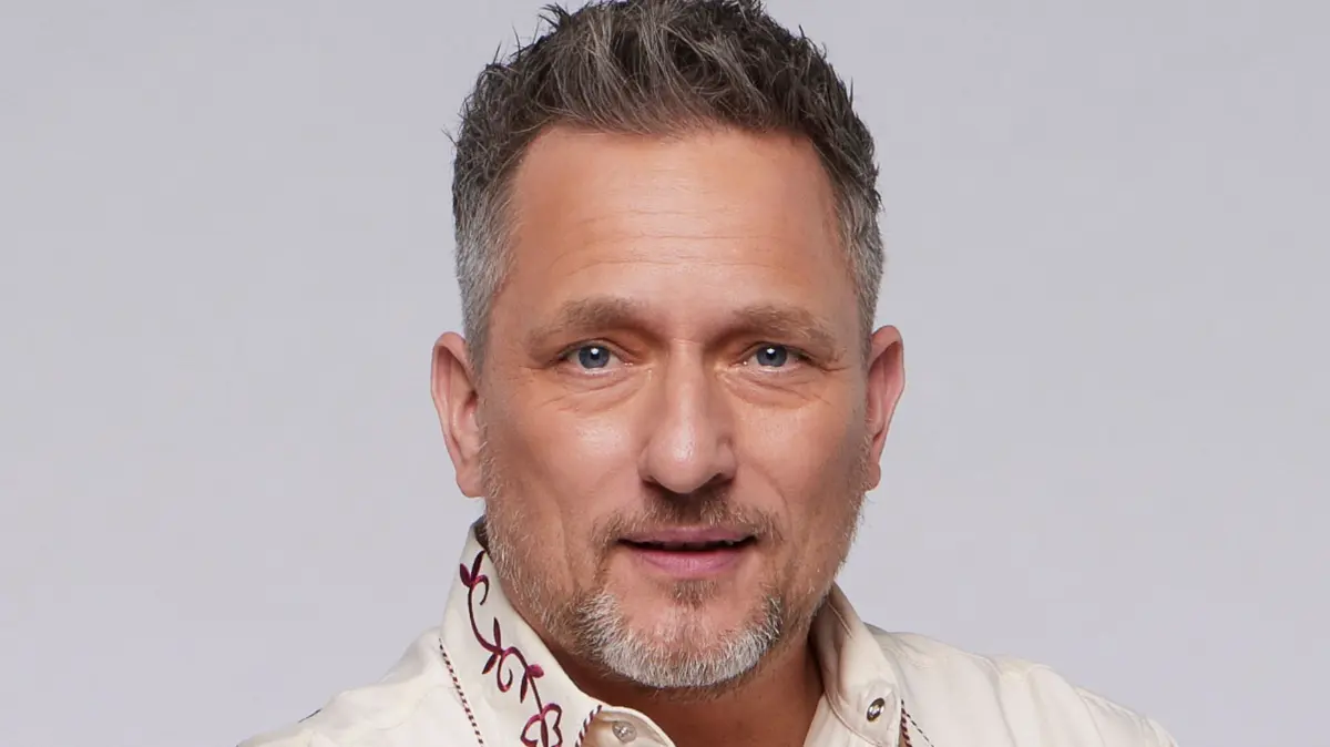 Michi (Lars Pape) hat Mist gebaut und muss womöglich dafür büßen.