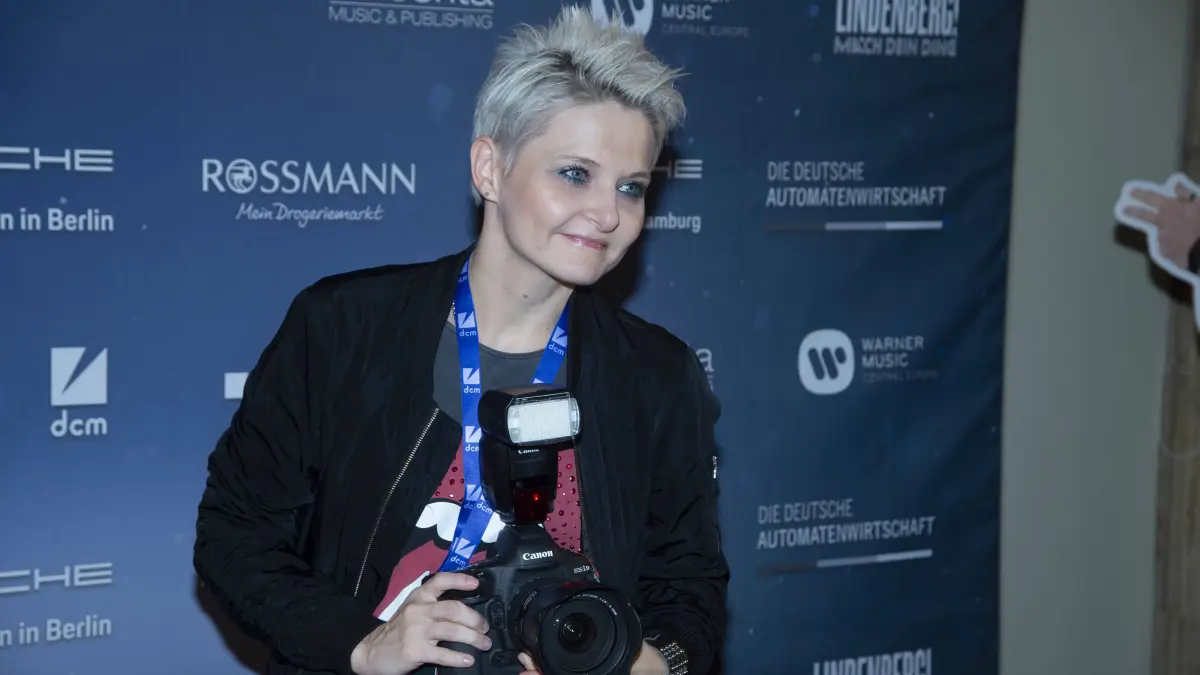 Tine ACKE, Fotografin, auf dem Roten Teppich, Red Carpet Show, Filmpremiere LINDENBERG - MACH DEIN DING in Essen Lichtburg in Essen, 09.05.2019. *** Tine ACKE, photographer, on the red carpet, Red Carpet Show, film premiere LINDENBERG MACH DEIN DING in Essen Lichtburg in Essen, 09 05 2019