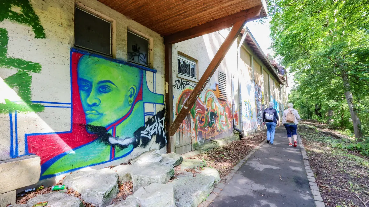 Graffiti an der Fassade Gloria Kino im Lindach in Schwäbisch Hall - Künstler wollen die Ostfassade beim Urban-Art-Projekt / Diversity Jam 2026 künstlerisch gestalten. Die Stadt lehnt das allerdings ab.