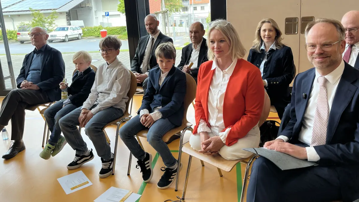 Christoph Keckeisen mit seiner Familie. Am Montag wurde der neue Rottweiler Landrat vereidigt.