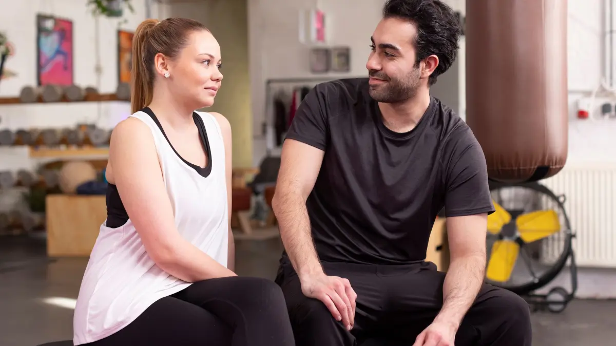 Ronja (Theresa Traser) kämpft einen erneuten Magic Moment mit Baris (Metehan Demiröz) tapfer zurück.