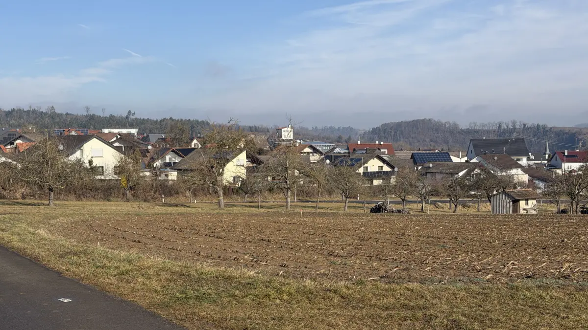 Auf diesem Acker bei Bietenhausen soll ein Funkmast entstehen.