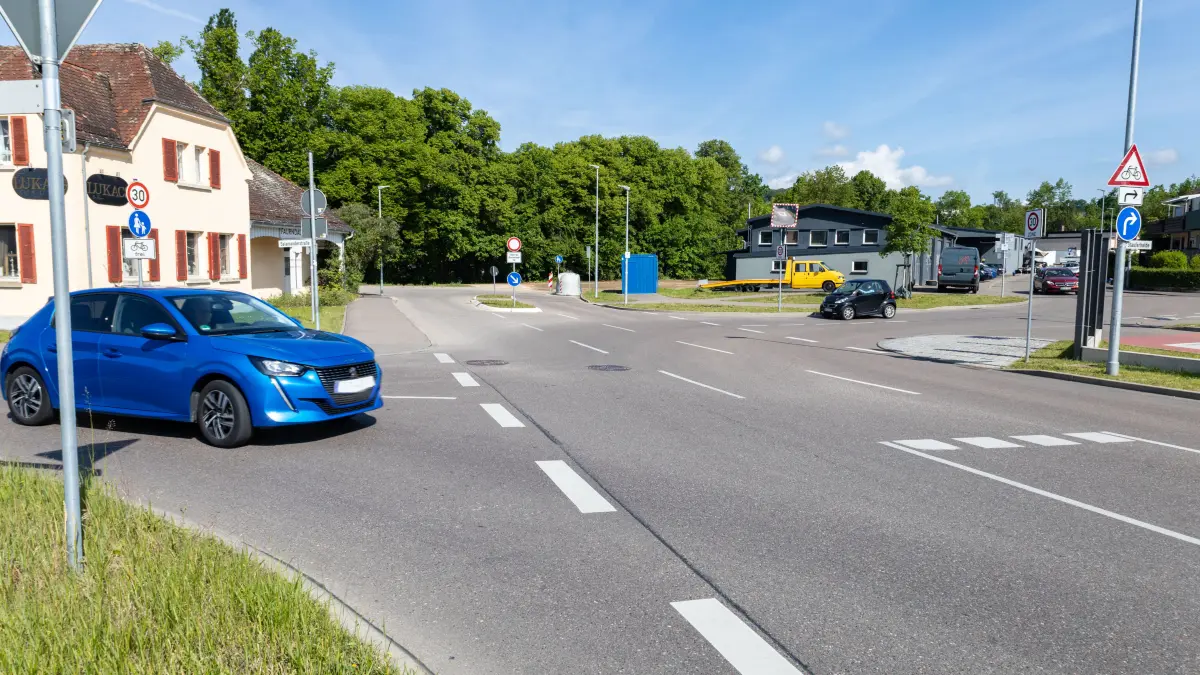 bereits vorbereitete Kreuzung zur geplanten Straße auf der Bahntrasse Faurndau (am Nordbahnhof), die nun vermutlich nicht gebaut wird.