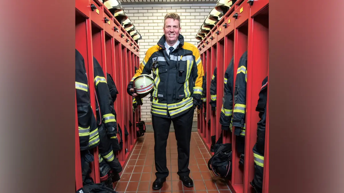 Ulms Feuerwehrkommandant Adrian Röhrle im Interview mit dem Stadtmagzin acht.neun