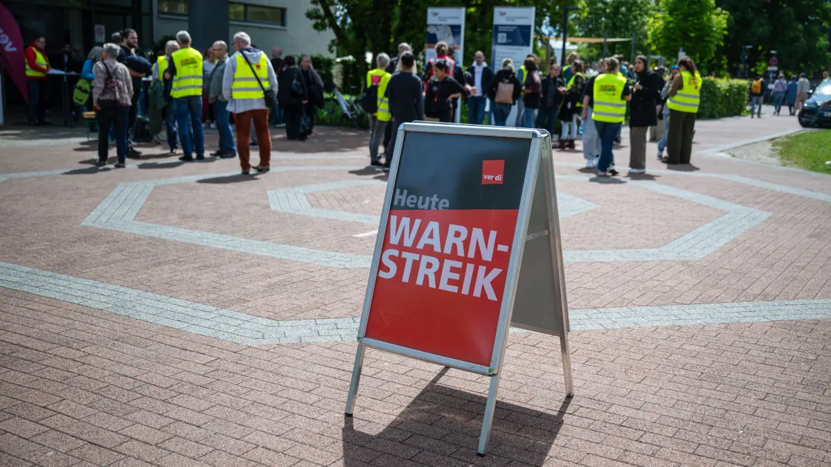 Streik Uniklinik Tübingen (UKT), Warnstreik, Verdi, Forderung, Gehalt, Lohn, Arbeitszeit, Arbeit