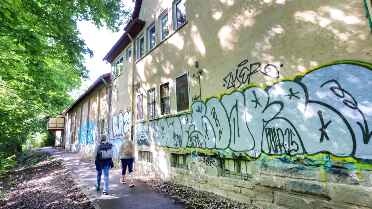 Graffiti an der Fassade Gloria Kino im Lindach in Schwäbisch Hall - Künstler wollen die Ostfassade beim Urban-Art-Projekt / Diversity Jam 2026 künstlerisch gestalten. Die Stadt lehnt das allerdings ab.
