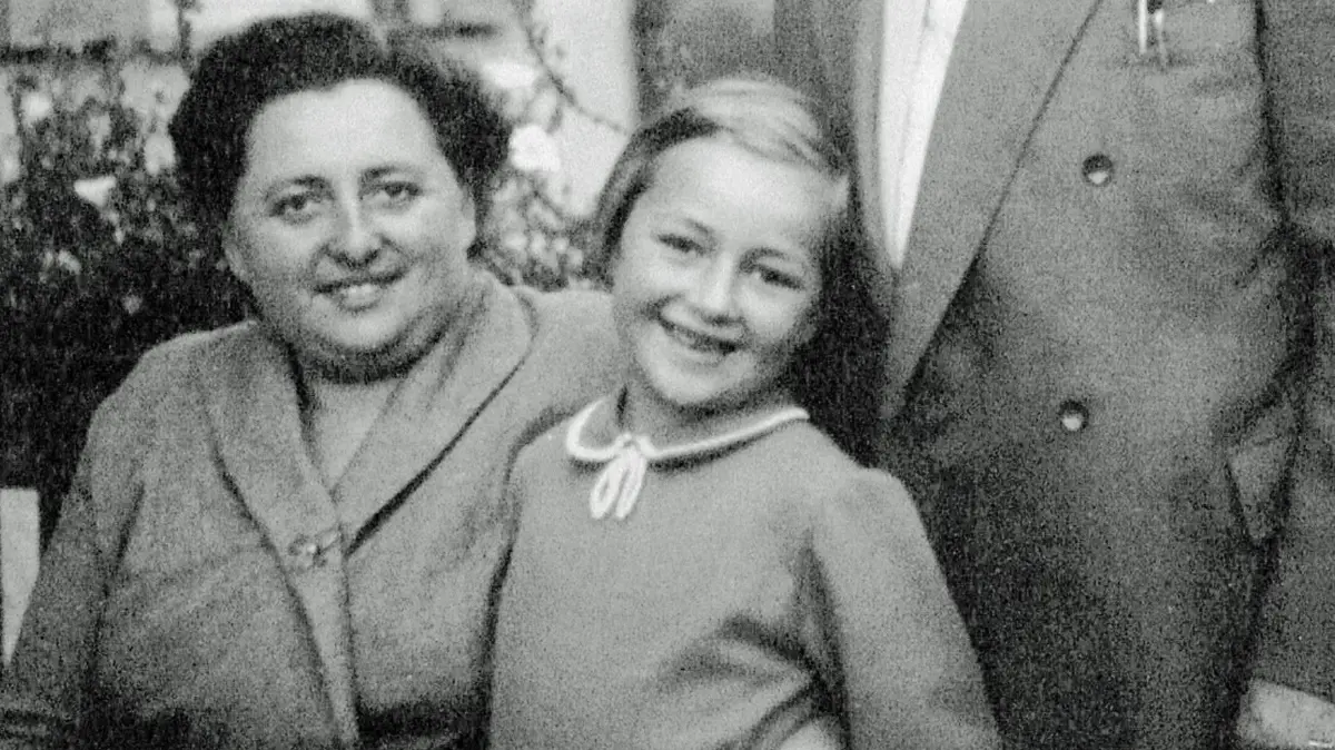 Charlotte Gölz heiratet 1948 den letzten Müller von Lustnau, Christian Nagel. Ihre Tochter Mirjam Strohmaier erinnert sich noch lebhaft an die Erzählungen ihre Mutter über die Zeugen Jehovas unter dem Nationalsozialismus.