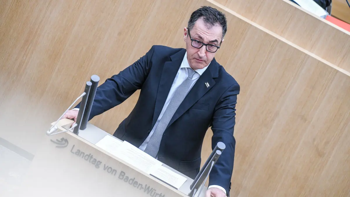 Landtag Stuttgart - Erste Regierungserklärung Özdemirs: 20.05.2026, Baden-Württemberg, Stuttgart: Cem Özdemir (Grüne), Ministerpräsident von Baden-Württemberg, gibt im Landtag seine erste Regierungserklärung ab. Foto: Jason Tschepljakow/dpa +++ dpa-Bildfunk +++