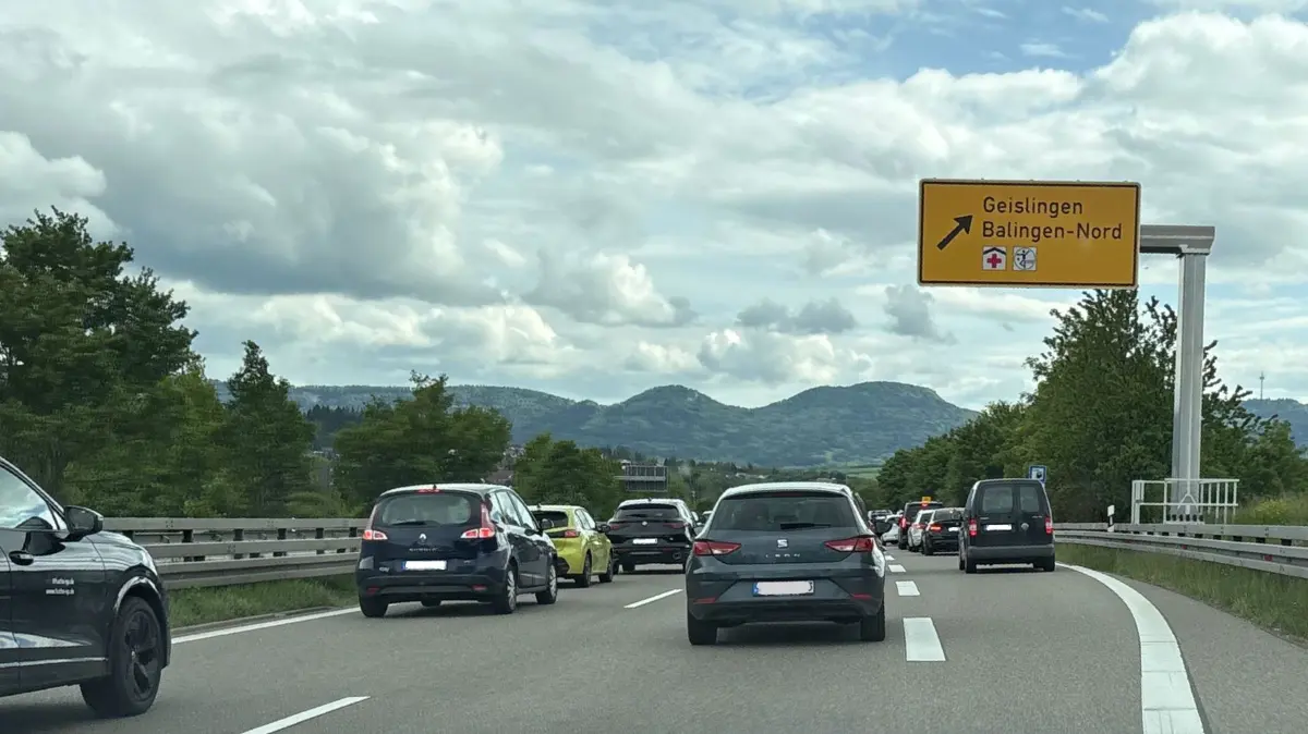 Stockender Verkehr auf der B27 am Dienstagnachmittag