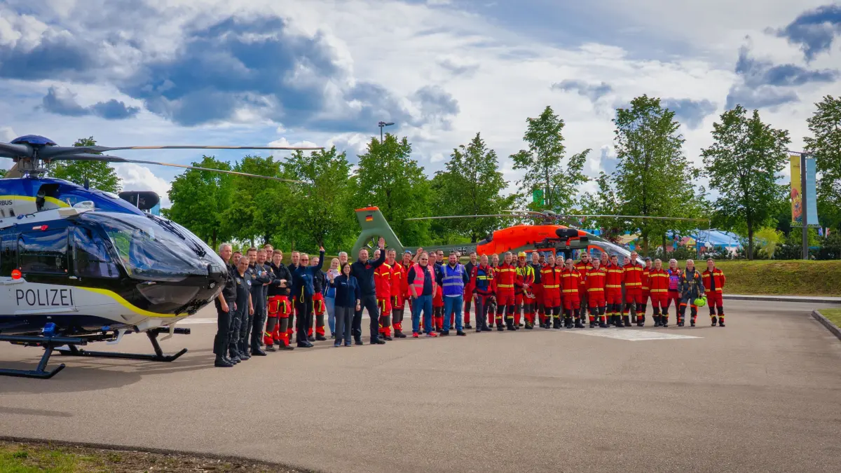 Höhenretter der Feuerwehren München, Augsburg und Regensburg üben im Legoland Deutschland Resort gemeinsam mit Flughelfern sowie Hubschrauberteams von Bundeswehr und Polizei München besondere Einsatzszenarien in großer Höhe und schwer zugänglichen Gebieten.
