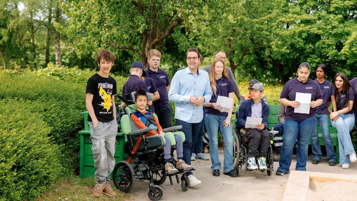 Gammelshausen Wunderholzla Einweihung Sitzbänke der Schülerfirma von Bodelschwingh Schule und Albert Schweitzer Schule
