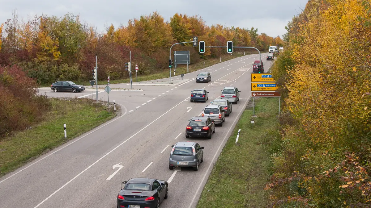 Bundestraße B 19 beim Steigenhaus (Untermünkheim-Übrigshausen) an der Einmündung der K 2575 (Westumgehung) und der B14 (Autobahnzubringer zur AS Schwäbisch Hall)