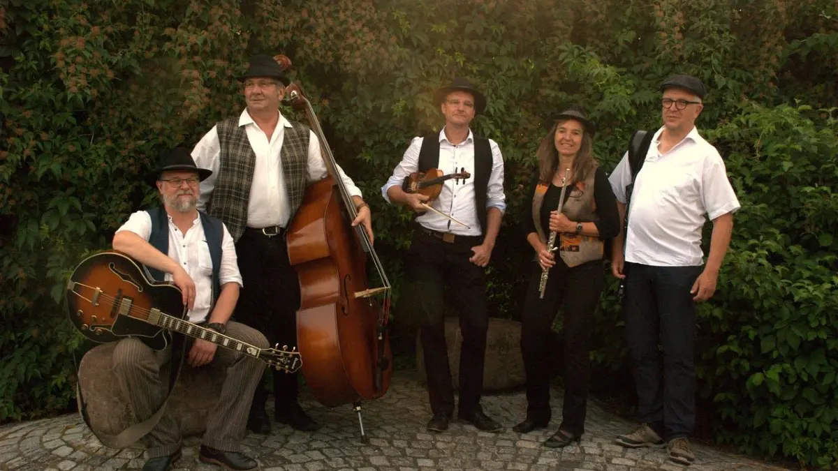 Haben sich Klezmer auf die Fahnen geschrieben: Kapellye Schlosser Hans.