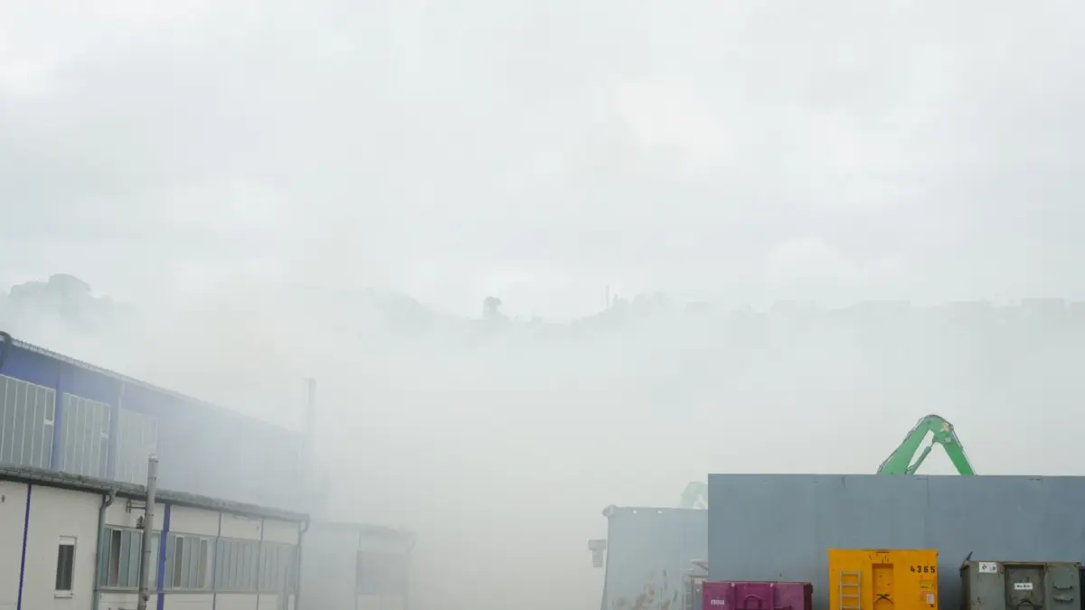 Ebersbach: Brand eines Recycling Betriebes: Aktuell Brand eines Recycling Betriebes. Feuerwehr mit Grossaufgebot vor Ort. Info folgt