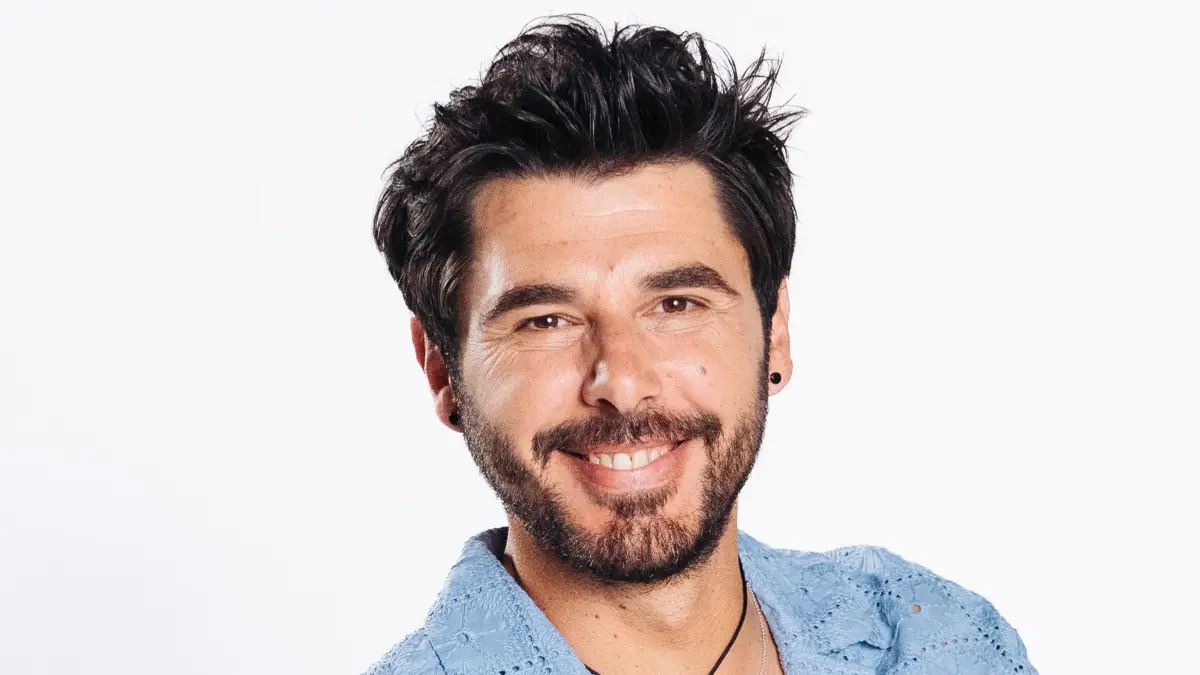 Es gibt eine beunruhigende Nachricht von Matteo (Riccardo Angelini).