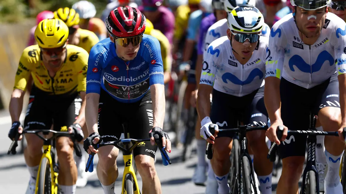 Cycling: 2026 World Tour, Giro d'Italia: Stage 4: Catanzaro - Cosenza 138.0 km: Team Visma Lease a Bike Danish rider Jonas Vingegaard (2ndL) rides in the pack near Savona during the 12th stage of the Giro d'Italia 2026 - Tour of Italy cycling race between Imperia and Novi Ligure, Italy, on May 21, 2026. (Photo by Luca Bettini / AFP)