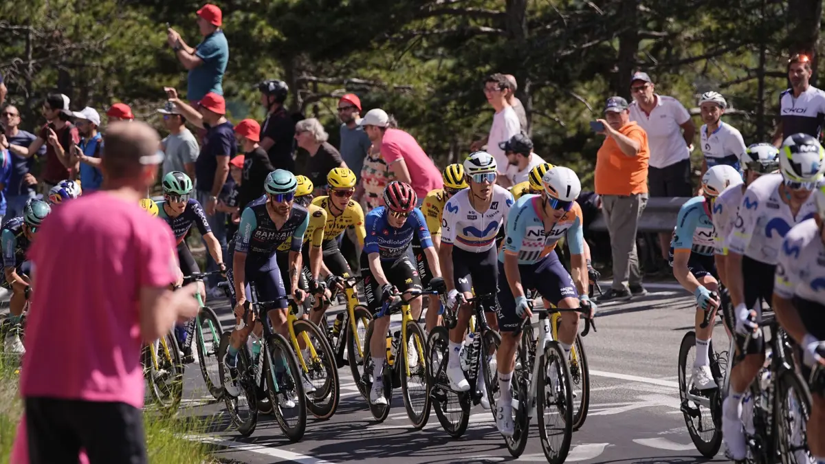 UCI WorldTour - Giro d’Italia: 21.05.2026, Italien, Imperia: Radsport, Männer, Italien, UCI WorldTour, Giro d’Italia, 12. Etappe, Imperia-Novi Ligure: Das Feld ist unterwegs. Foto: Marco Alpozzi/LaPresse via ZUMA Press/dpa +++ dpa-Bildfunk +++