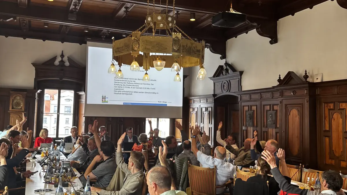 Der Hauch der Geschichte weht durch das Ehinger Rathaus: Erste Sitzung im neuen Ratssaal