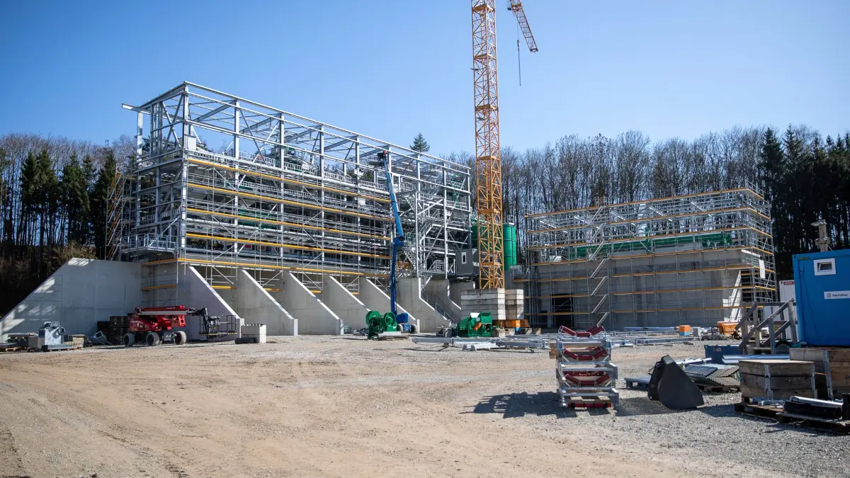Hier entsteht die neue nassmechanische Aufbereitungsanlage in Achstetten.
