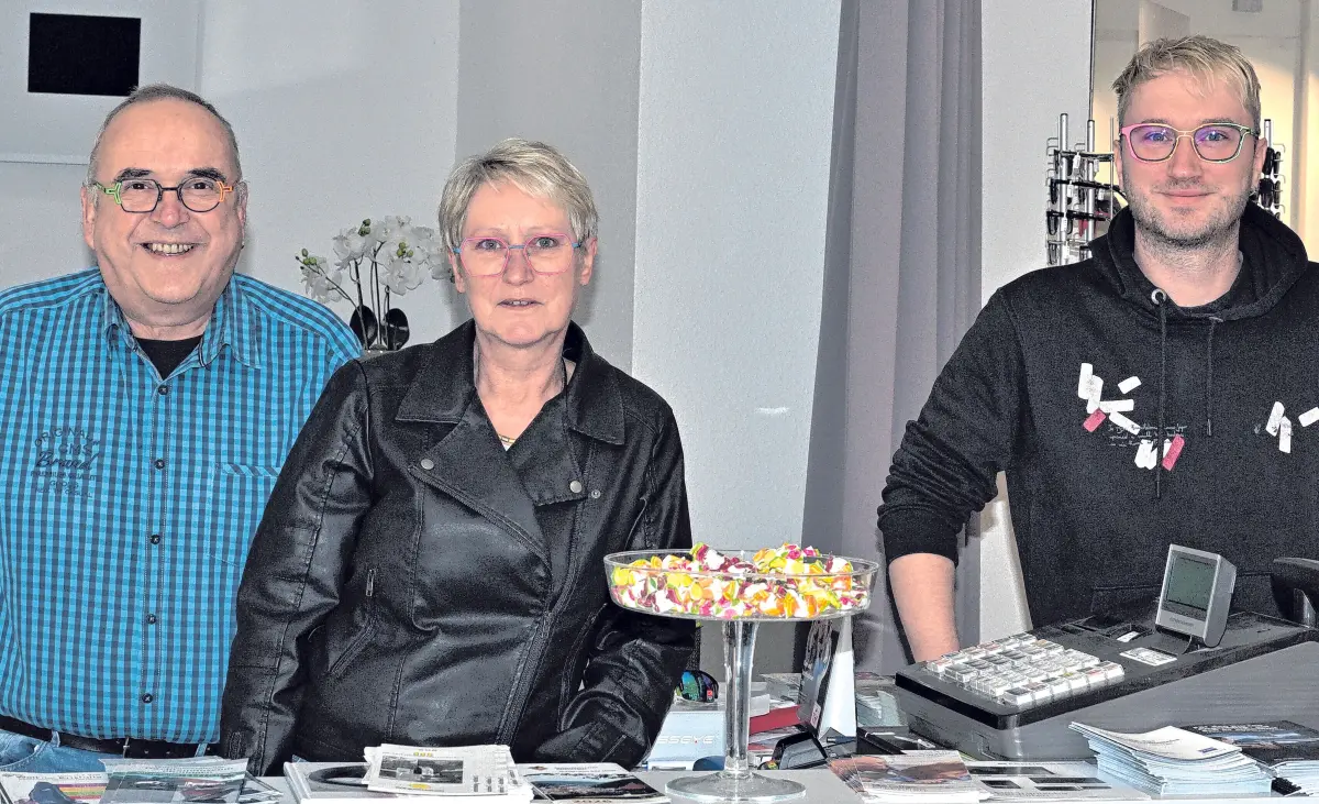 Am Empfang im Geschäft: Fritz, Beate und Sohn Daniel Rauscher.⇥JUERGEN K.HERDIN