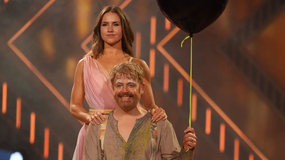 Ross Antony erhielt die wenigsten Punkte und schied im Halbfinale gemeinsam mit Profi Mariia Maksina aus.