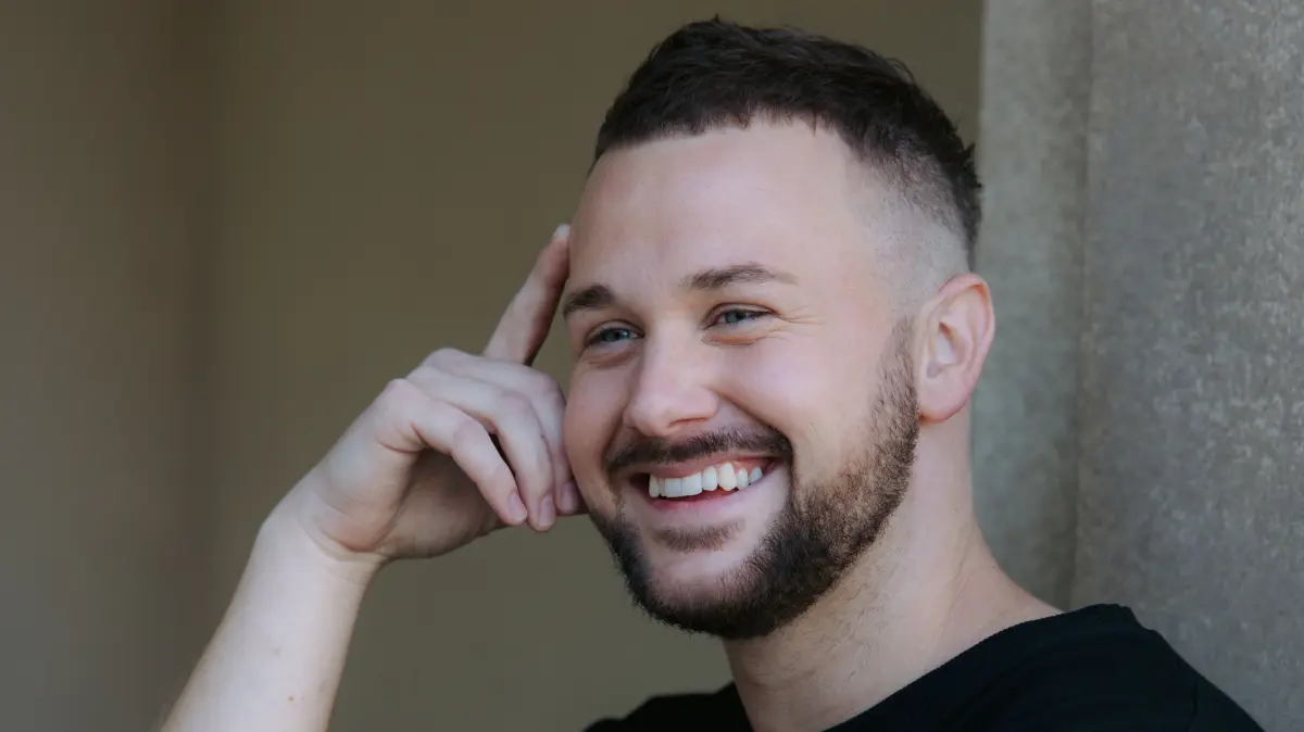 Jonas (Felix van Deventer) hat Lust auf eine neue Aufgabe.