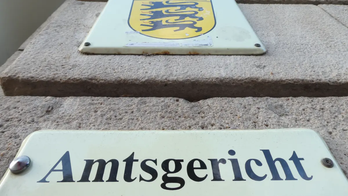 Das Amtsgericht Reutlingen verurteilte ein "Hobby-Security-Team" zu Geldstrafen.