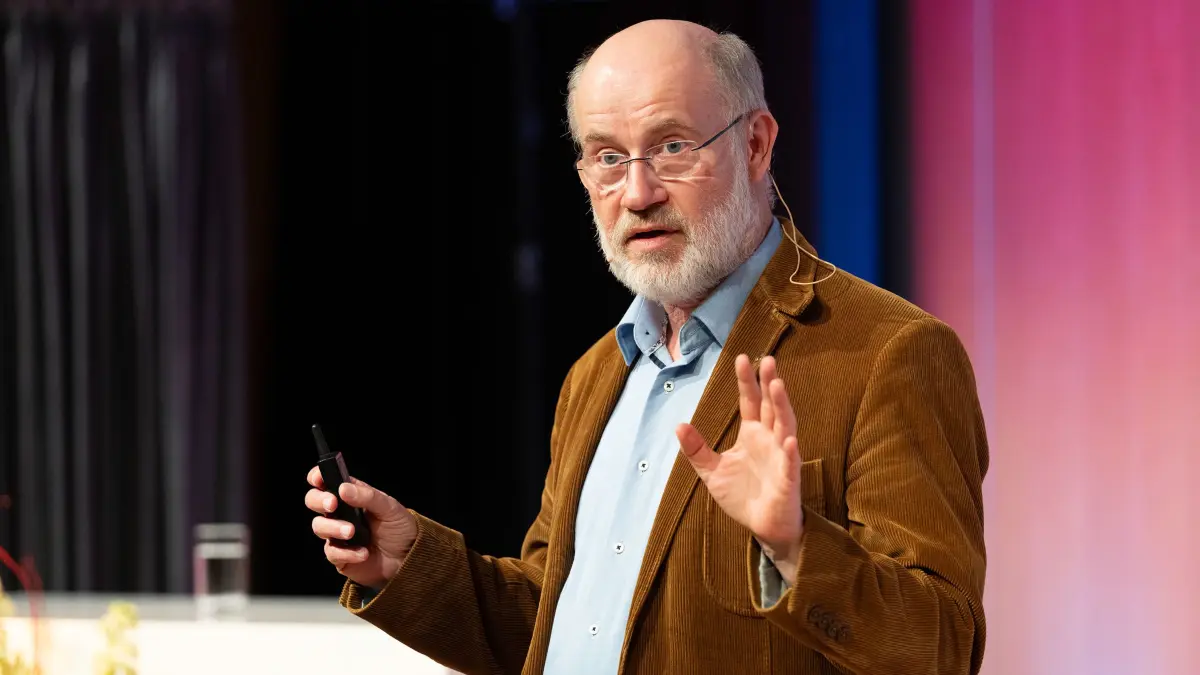 Professor Dr. Harald Lesch hält auf Einladung des Kulturhauses Würth im Alma-Würth-Saal in Künzelsau-Gaisbach einen Vortrag