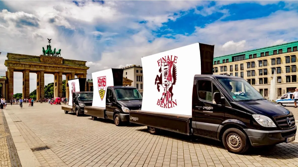 Werbetafeln auf Bussen vor dem Brandenburger Tor und vieles mehr. Der Göppiner Werbefachmann Martin Wössner hat im Auftrag des VfB Stuttgart eine Marketing-Kampagne in der Hauptstadt gesztartet.