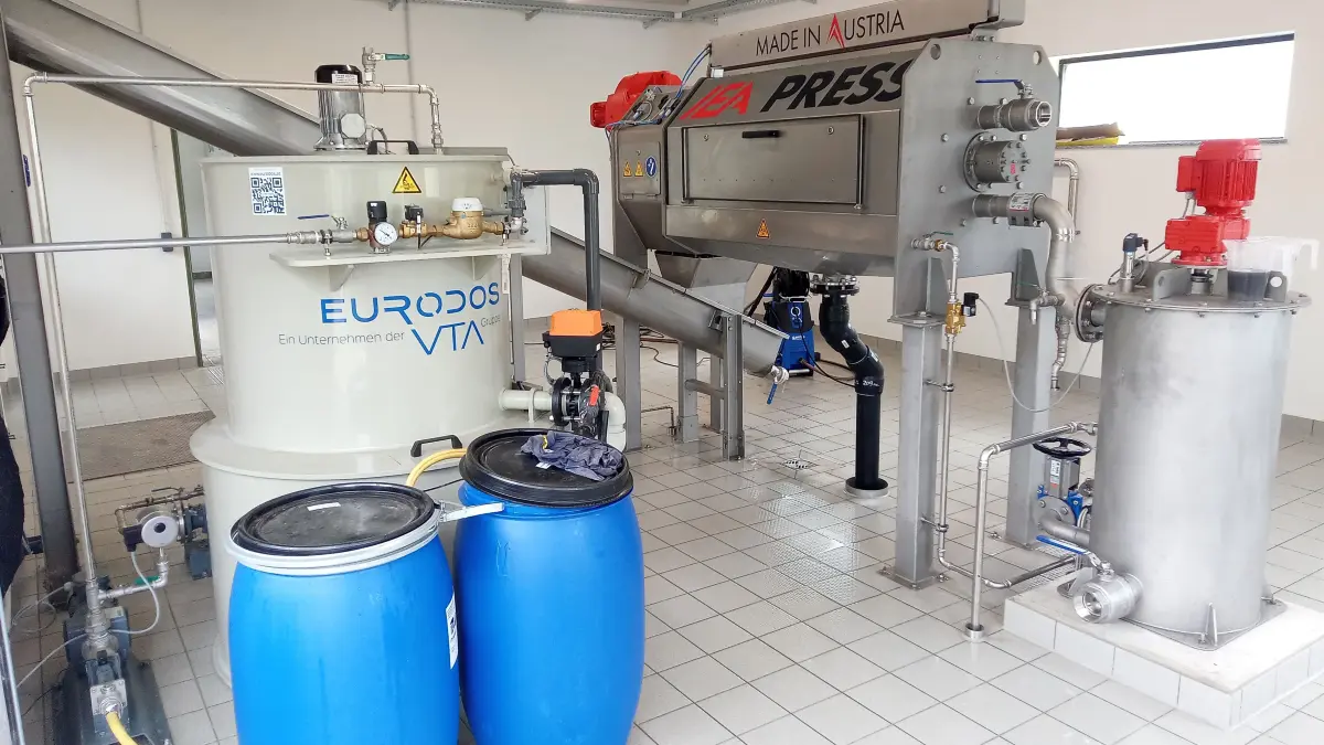 Die neue Anlage für Klärschlammpressung in der Kläranlage in Öpfingen ging Ende April in Betrieb.