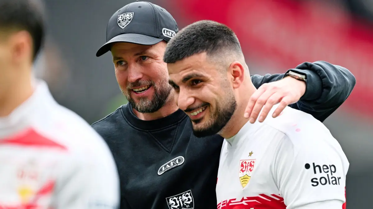 Eintracht Frankfurt - VfB Stuttgart: ARCHIV - 16.05.2026, Hessen, Frankfurt/M.: Fußball, Männer, Bundesliga, Eintracht Frankfurt - VfB Stuttgart, 34. Spieltag, Deutsche Bank Park. Trainer Sebastian Hoeneß (l, VfB Stuttgart) jubelt mit Deniz Undav (VfB Stuttgart) nach Spielende. Das Spiel endete 2:2. (zu dpa: «Jagd nach dem Pokal: Bayern «müssen» - VfB ohne Druck») Foto: Uwe Anspach/dpa +++ dpa-Bildfunk +++