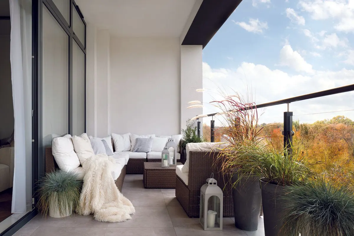 Möbel und Pflanzen sind auf einem Balkon kein Thema.⇥Fotos: AdobeStock