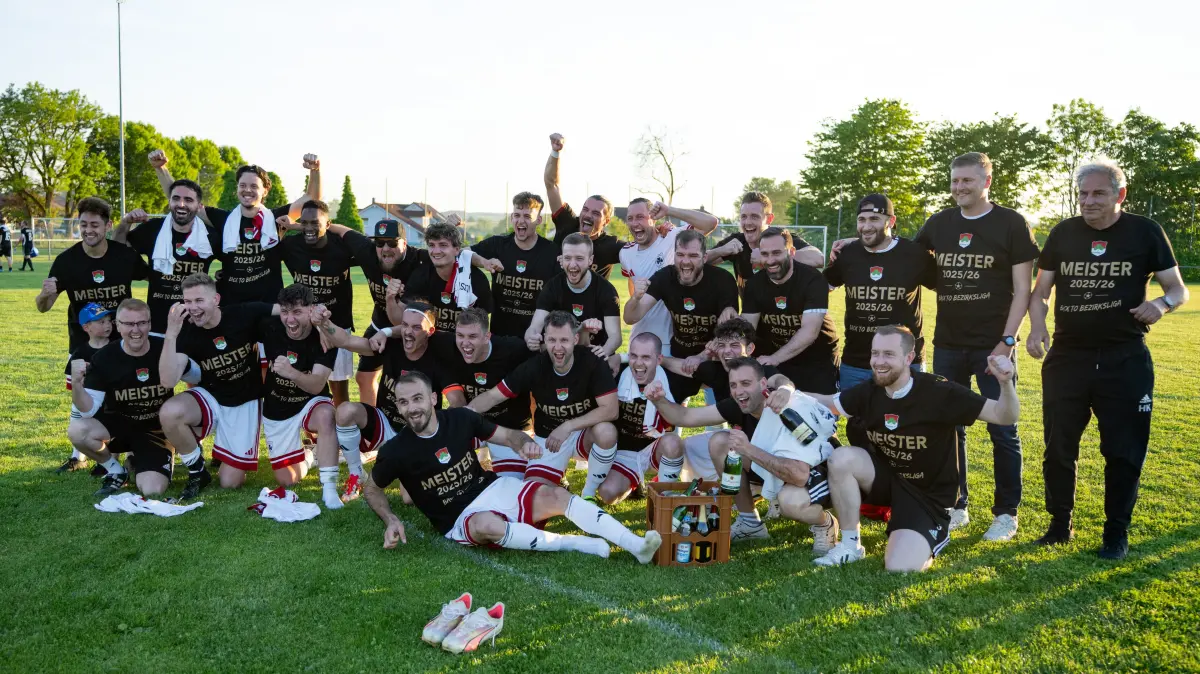 Haben den sofortigen Wiederaufstieg in die Bezirksliga geschafft: die Kicker der SF Salzstetten.