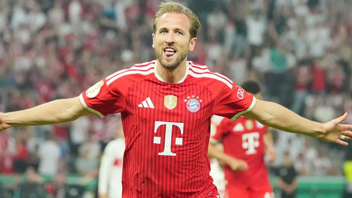 FC Bayern München - VfB Stuttgart: 23.05.2026, Berlin: Fußball, Männer: DFB-Pokal, FC Bayern München - VfB Stuttgart, Finale im Berliner Olympiastadion, Harry Kane (Bayern München) jubelt nach seinem Tor zum 1:0. Foto: Michael Kappeler/dpa - WICHTIGER HINWEIS: Gemäß den Vorgaben der DFL Deutsche Fußball Liga bzw. des DFB Deutscher Fußball-Bund ist es untersagt, in dem Stadion und/oder vom Spiel angefertigte Fotoaufnahmen in Form von Sequenzbildern und/oder videoähnlichen Fotostrecken zu verwerten bzw. verwerten zu lassen. +++ dpa-Bildfunk +++