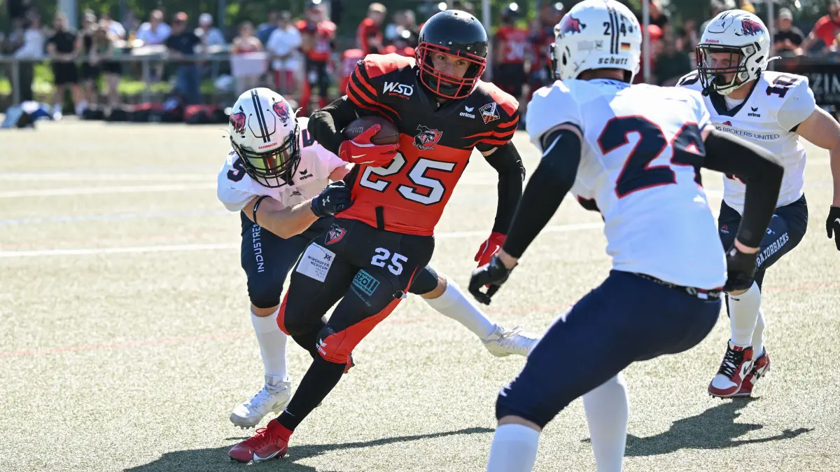 America Football, Oberliga Baden-Württemberg 2026 - Red Knights Tübingen - Ravensburg Razorbacks 2: America Football, Oberliga Baden-Württemberg 2026 - Red Knights Tübingen - Ravensburg Razorbacks 2, 23.05.2026 - Runningback Tobias Lutz (Red Knights Tübingen)
Foto: Axel Grundler