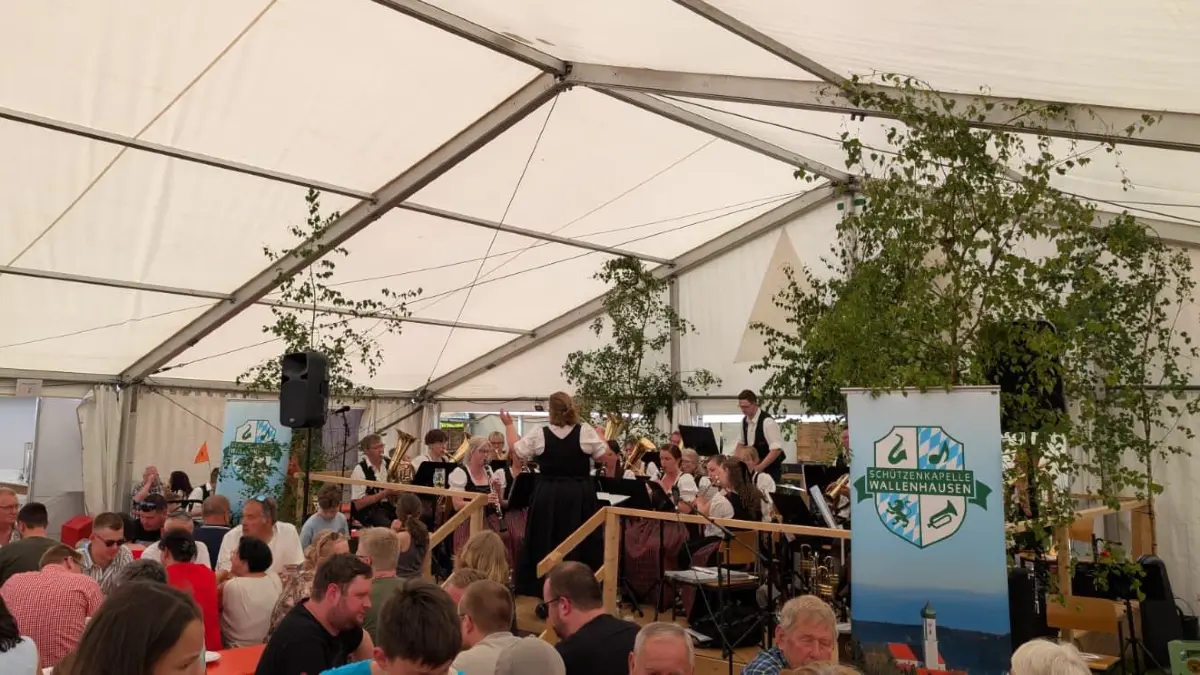 Grafertshofen feiert traditionell am Pfingstsonntag sein Dorffest. Nach der Schützenkapelle Wallenhausen spielt später noch die Partyband Maybacher.