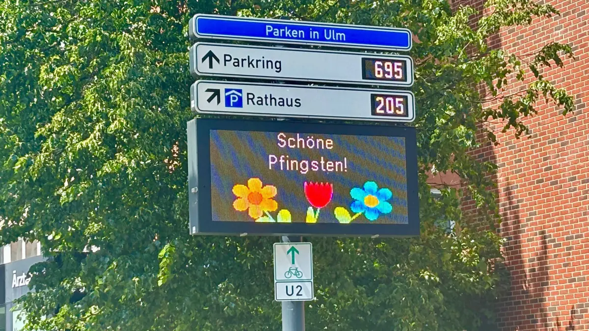 Die Stadt Ulm gibt sich auch Mühe, blumige Grüße zu Pfingsten auf die Straße zu bringen.