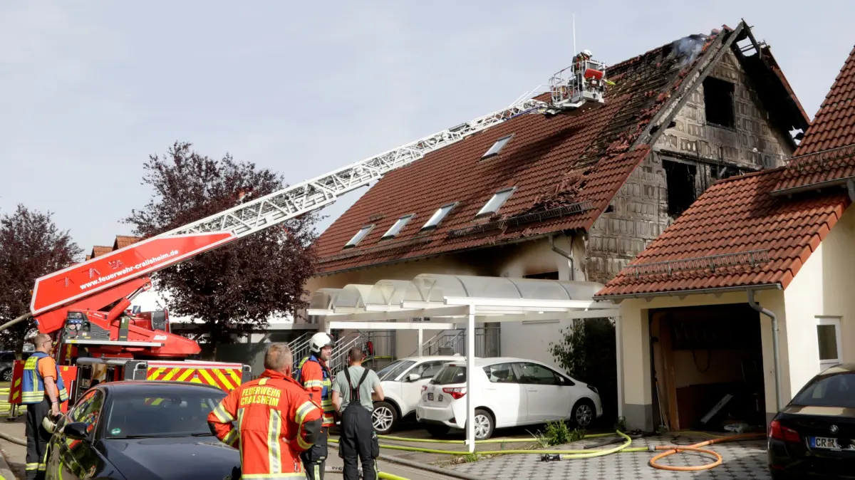 In einem Reihenhaus im Crailsheimer Stadtteil Kreuzberg ist gegen 16 Uhr ein Feuer ausgebrochen.