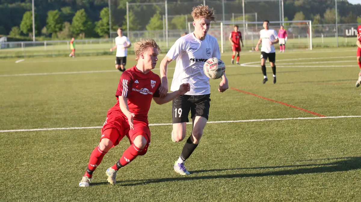 Die SGM Deißlingen/Lauffen um Philipp Weiß hat sich die Meisterschafts-Vorentscheidung gegen Valentin Riesters TSV Straßberg hart erkämpft