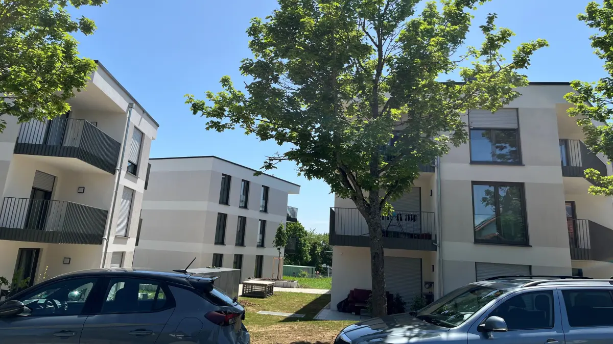 In einem dieser Häuser in Eutingen soll sich das Verbrechen ereignet haben.