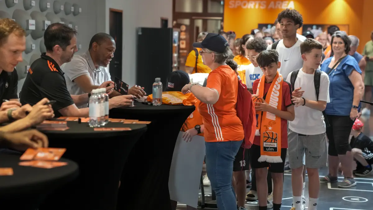 Orange Campus - Basketball Ulm . Autogrammstunde