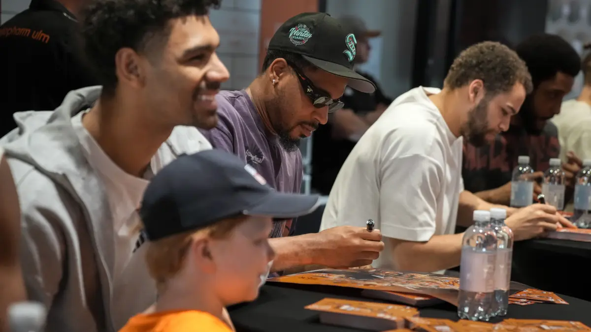 Orange Campus - Basketball Ulm . Autogrammstunde