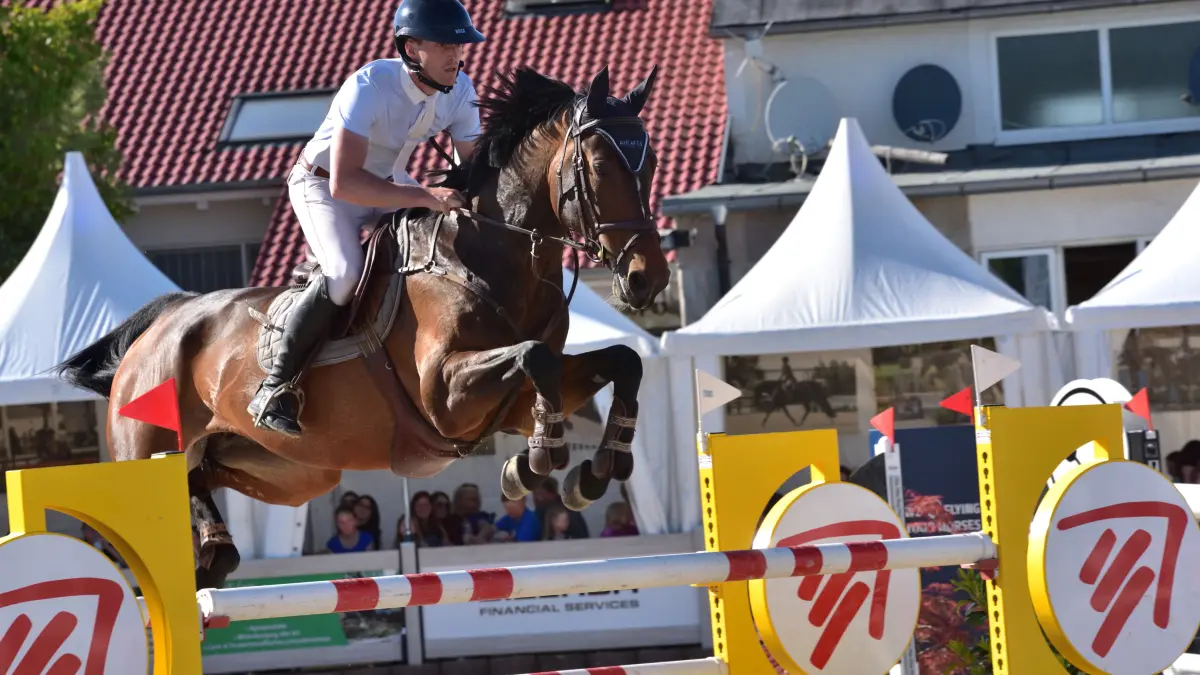 Nikolaus Leckebusch aus Loßburg wird als insgeheimer Winterlingen-Lokalmatador mit Toulonia Blue Finaldritter.