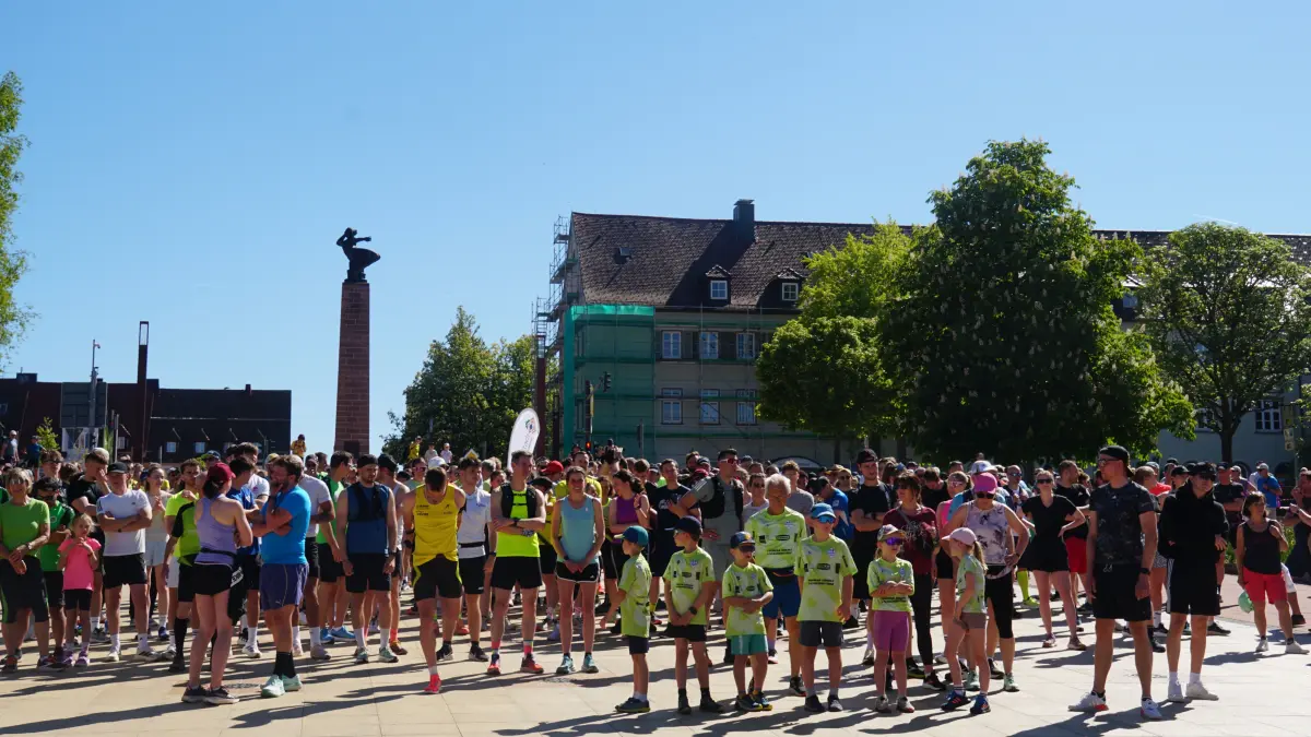 Strahlend blauer Himmel und viel Lust am Laufen: Beim "Community-Run" ist die Premiere gelungen.