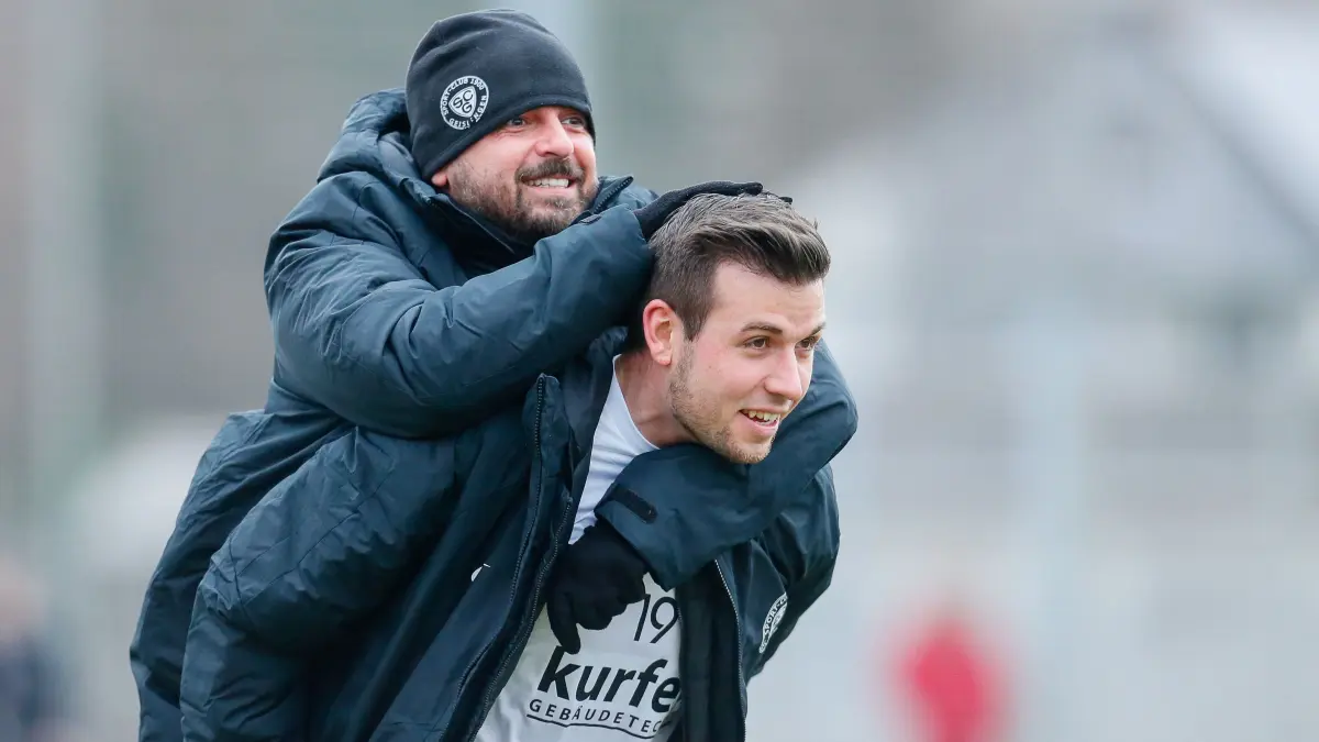 Fußball Landesliga: Fußball Landesliga; SC Geislingen - TSV Blaustein;
Sezgin Karabiyik und Mario Feldmeier (SC Geislingen, #19).
02.03.2019; Stadion Eybacher Tal; Geislingen.
Foto: Thomas Madel