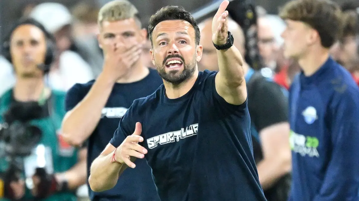 GER, Herren, Relegation, Saison 2025-2026, SC Paderborn 07 - VfL Wolfsburg: Paderborn, Home Deluxe Arena, 25.05.26, GER, Herren, Relegation, Saison 2025-2026, SC Paderborn 07 - VfL Wolfsburg Bild: Trainer Ralf KETTEMANN Paderborn DFL regulations prohibit any use of photographs as image sequences and/or quasi-video. NRW Deutschland *** Paderborn, Home Deluxe Arena, 25 05 26, GER, Herren, Relegation, Saison 2025 2026, SC Paderborn 07 VfL Wolfsburg Bild Trainer Ralf KETTEMANN Paderborn DFL regulations prohibit any use of photographs as image sequences and or quasi video NRW Germany