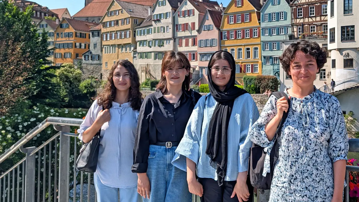 Die Afghaninnen (von links) Sohaila Rostami, Sherin Gul Ansari, Razia Mirzad, Hajar Muzafari beginnen im Kreis Tübingen eine Pflegeausbildung.