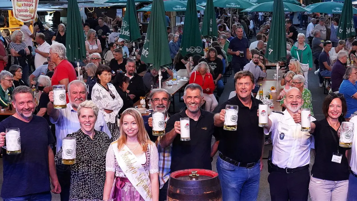 (ohne Überschrift): Vorsicht: Dieses Foto ist möglicherweise nur für den einstigen Verlag Schwäbisches Tagblatt verwendbar. Faßanstich Eröffnung Stadtfest Horb 6.9.2024. Bild: Karl-Heinz Kuball