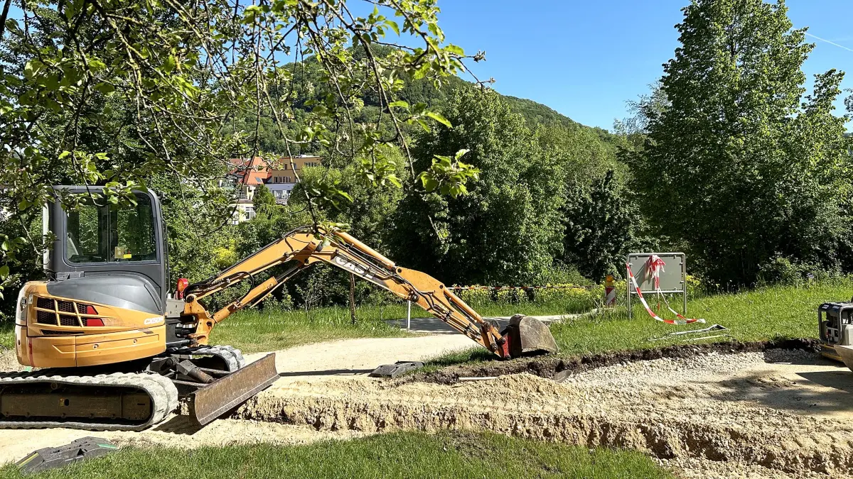 Baustelle im Fital-Park in Bad Ditzenbach. Bauarbeiten werden ohne Genehmigungen fortgesetzt.